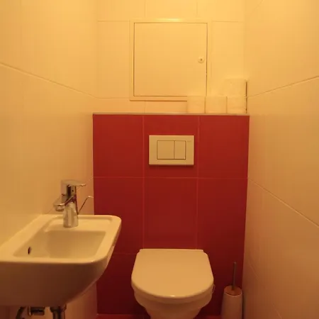 Large Three-room In Cassovar With Underground Garage קושיצה